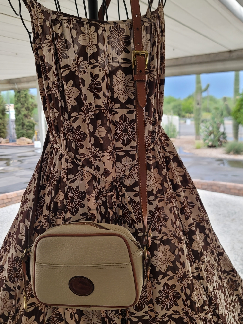 Vintage Dooney & Bourke Large Kilty Crossbody Bag - Bone & Tan R45